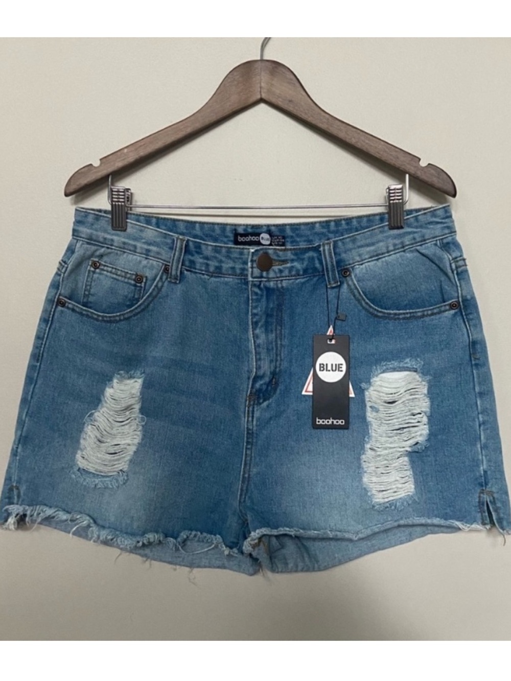 ☀️ Boohoo ☀️ distressed denim shorts